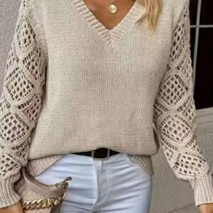 Pretty Cream V-Neck Sweater with Lattice Cut Sleeves Sz 20